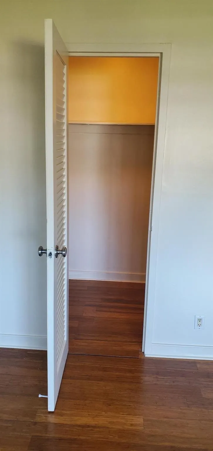 301 GOLDEN ISLES DR, #112