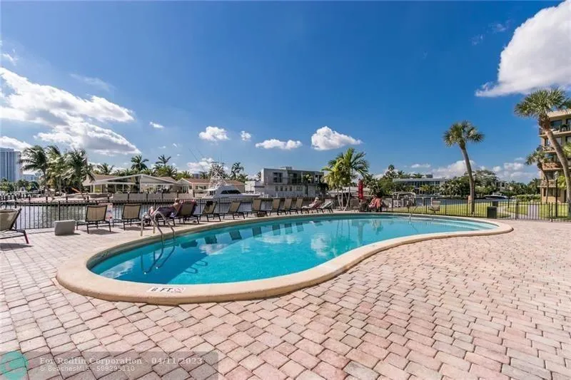 301 GOLDEN ISLES DR, #112