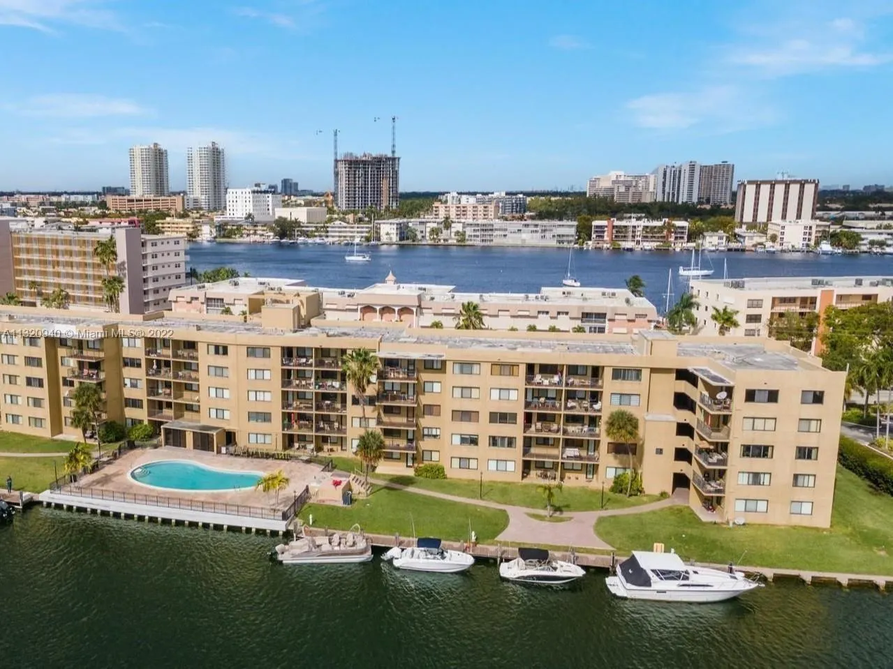 301 Golden isles dr, #210