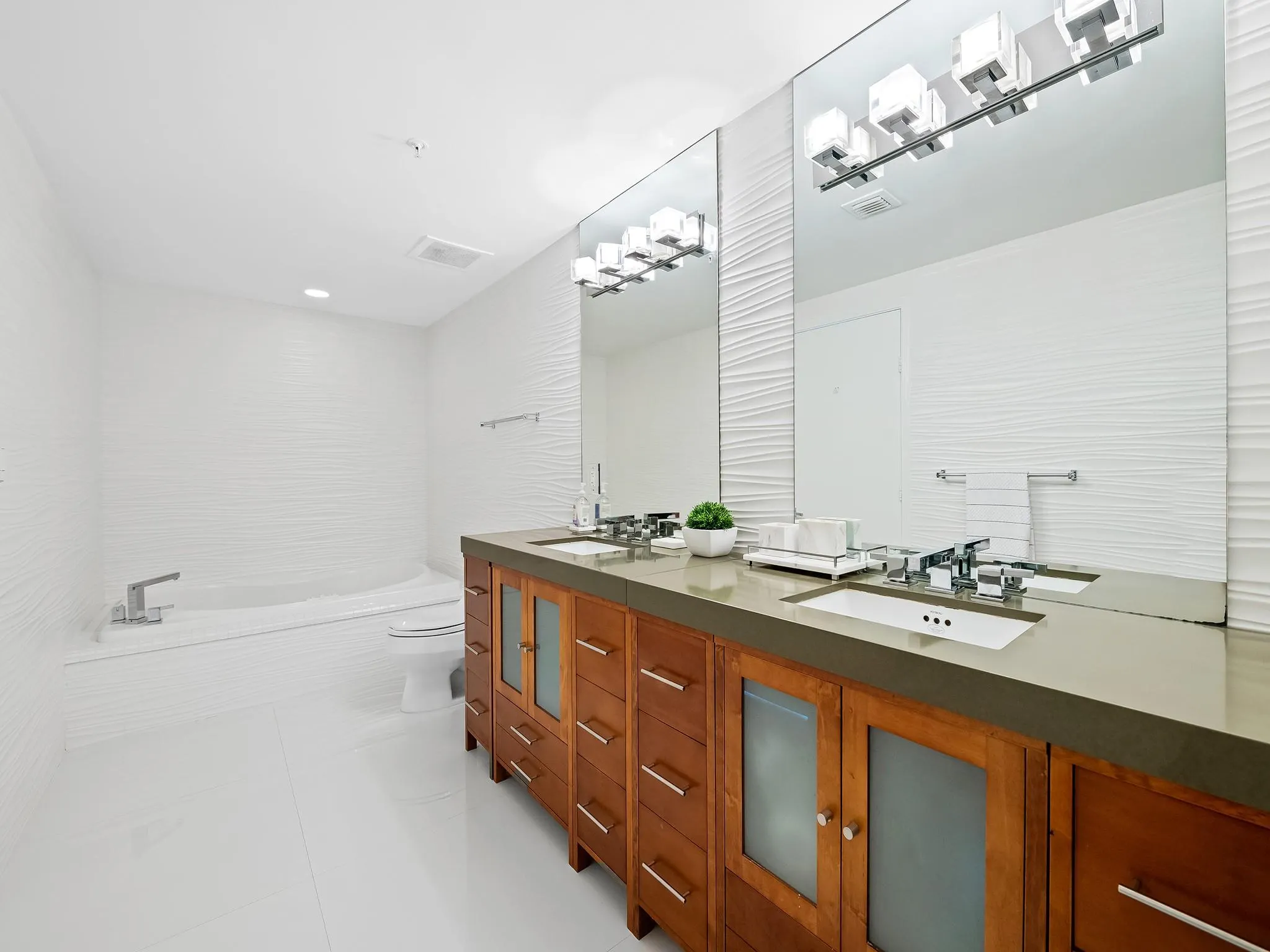 2110 N Ocean Blvd, #6F