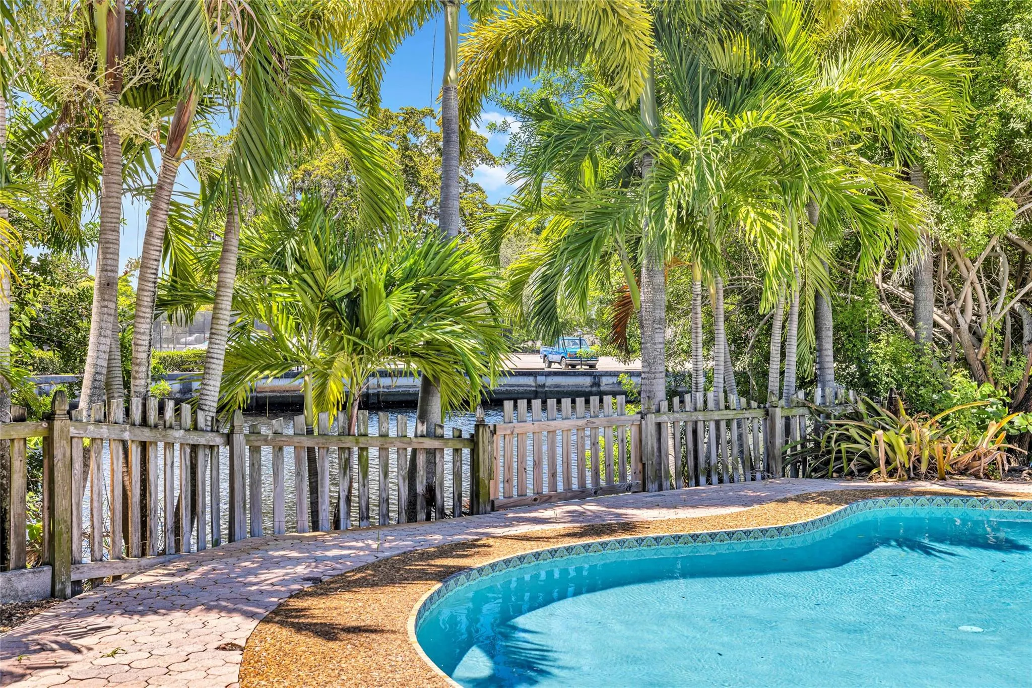 412 NW 20th St
