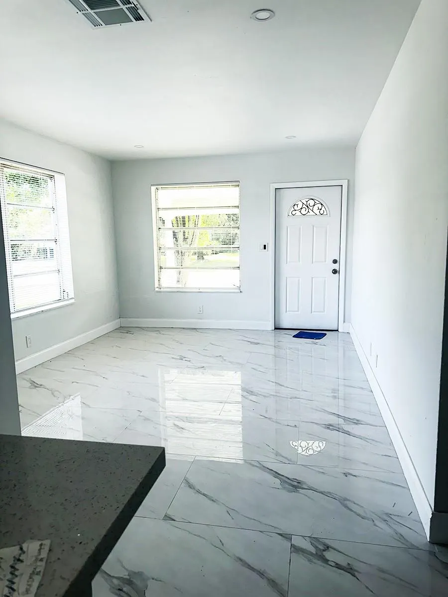 425 SW 18th Ave
