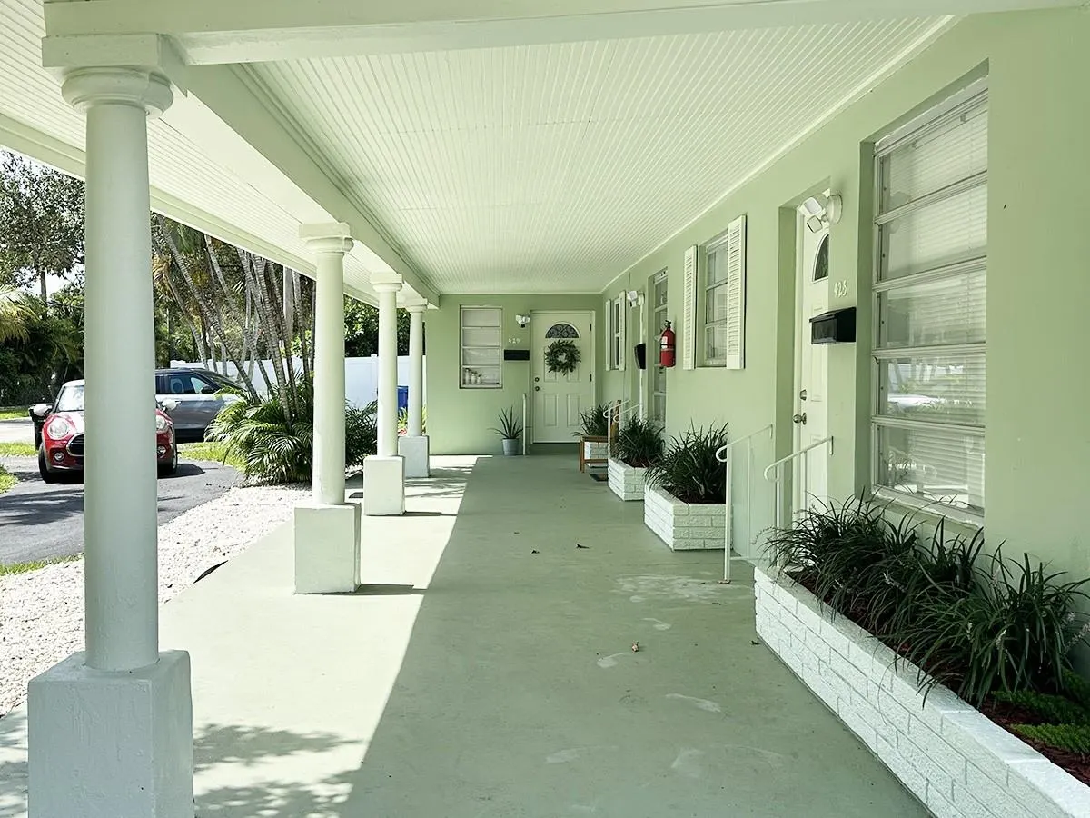 425 SW 18th Ave