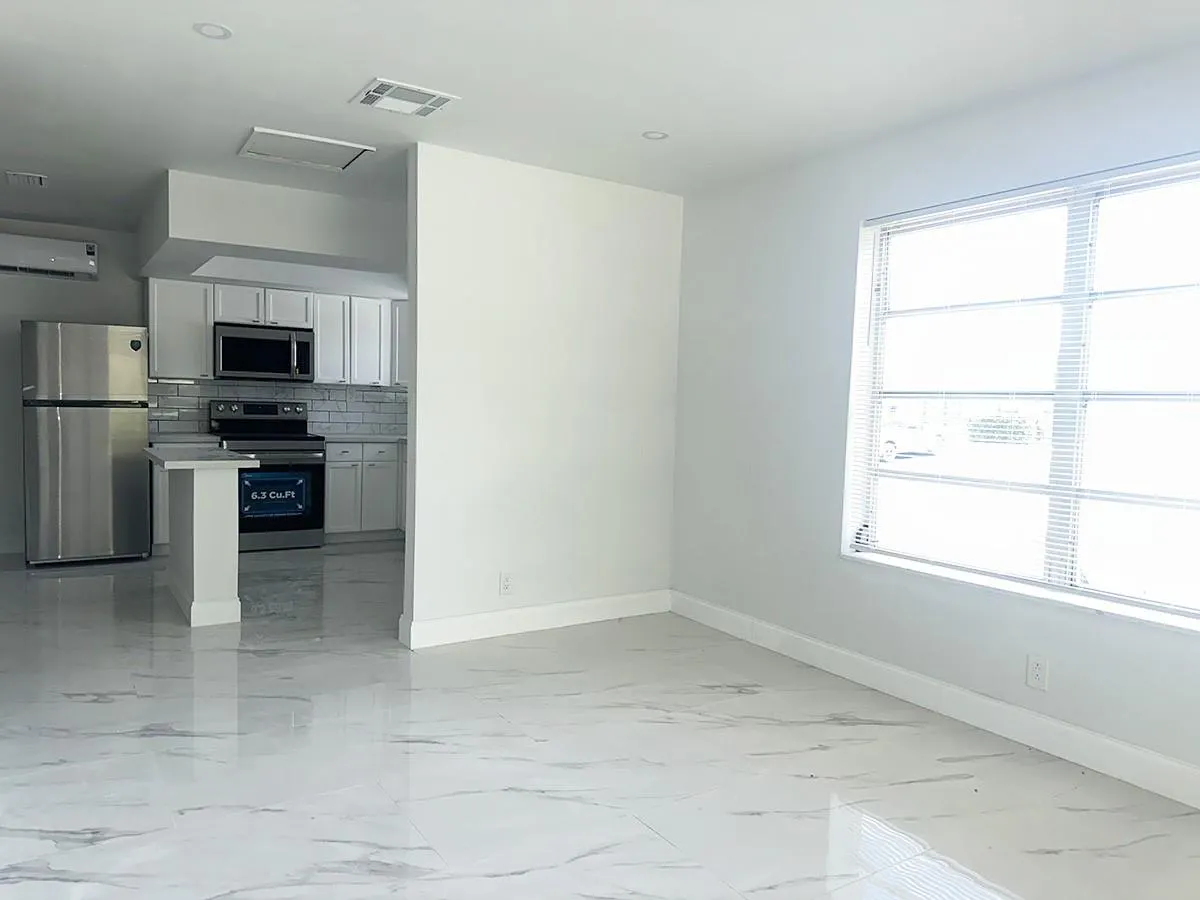 425 SW 18th Ave