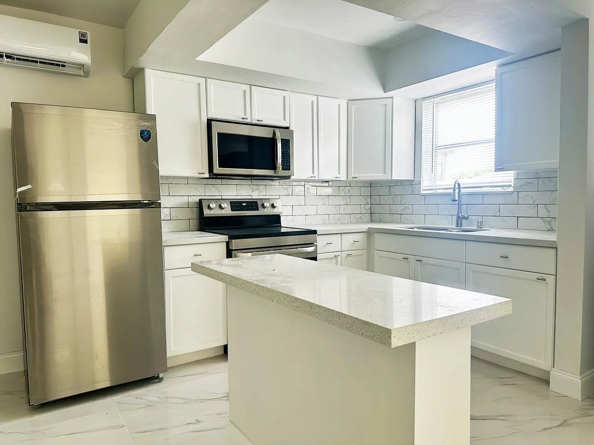 425 SW 18th Ave