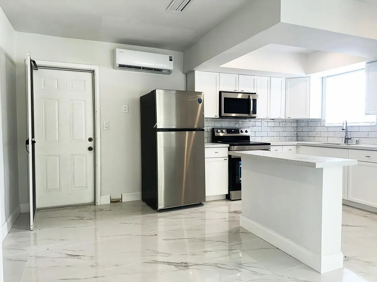 425 SW 18th Ave