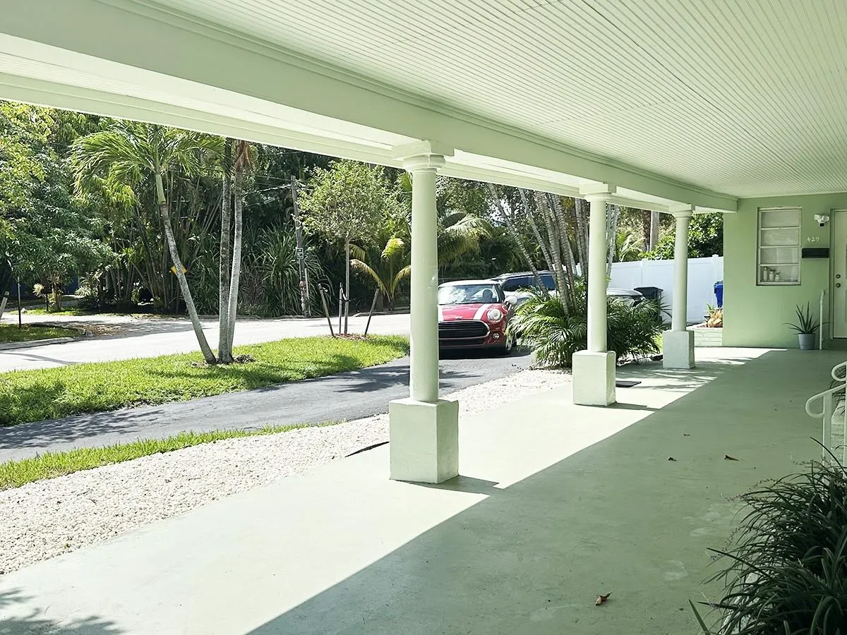 425 SW 18th Ave