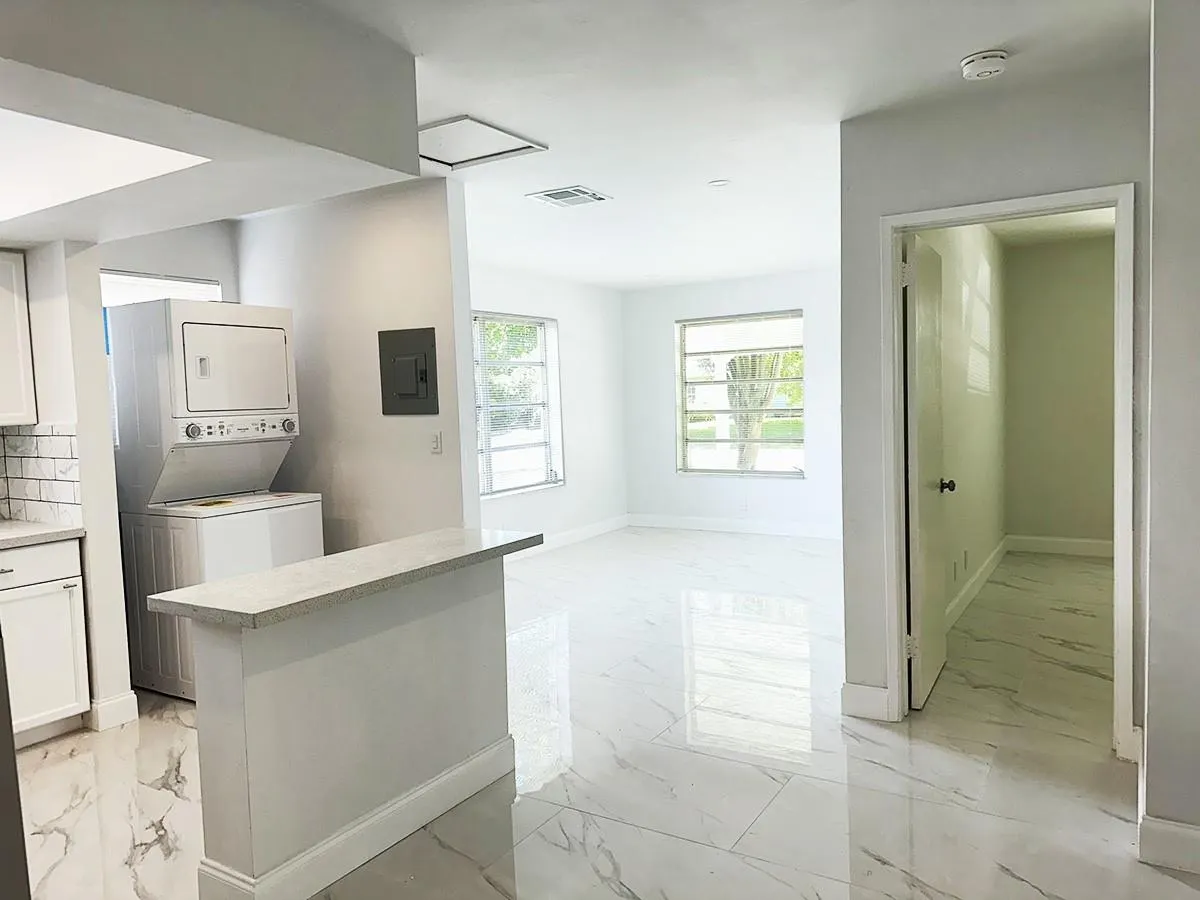 425 SW 18th Ave