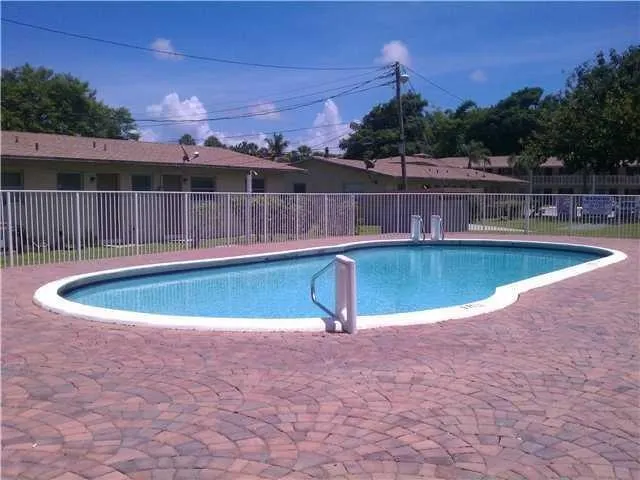 425 SW 18th Ave