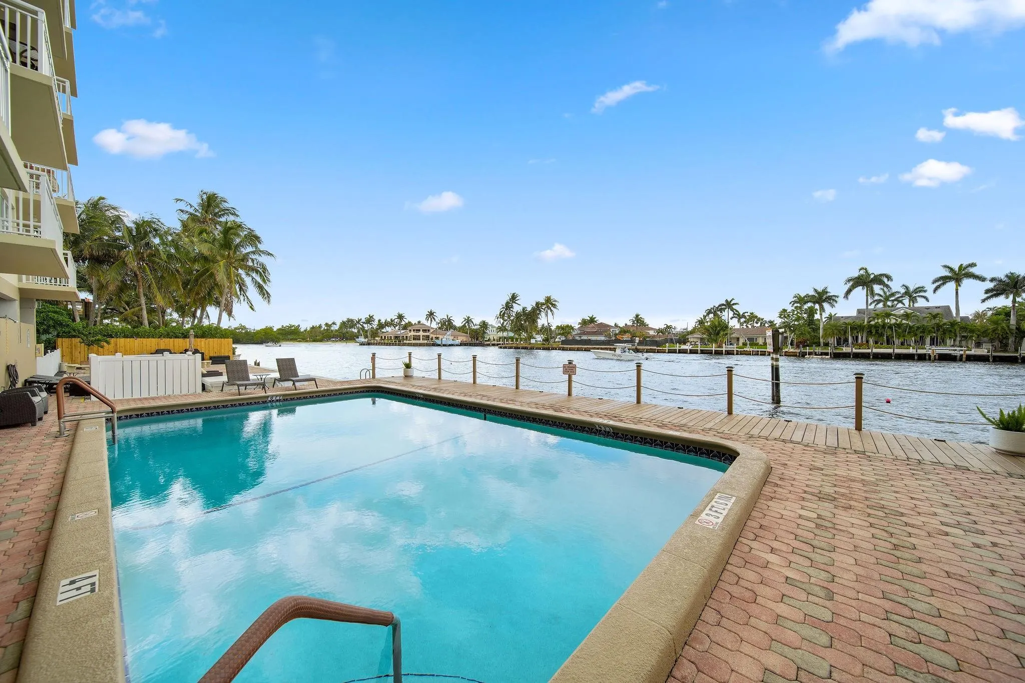 2611 N Riverside Dr, #1106