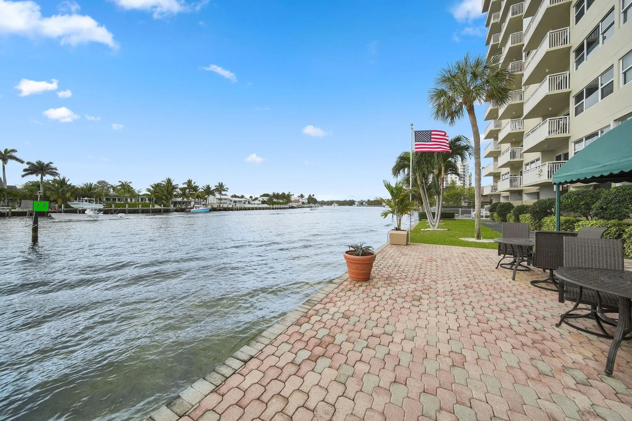 2611 N Riverside Dr, #1106