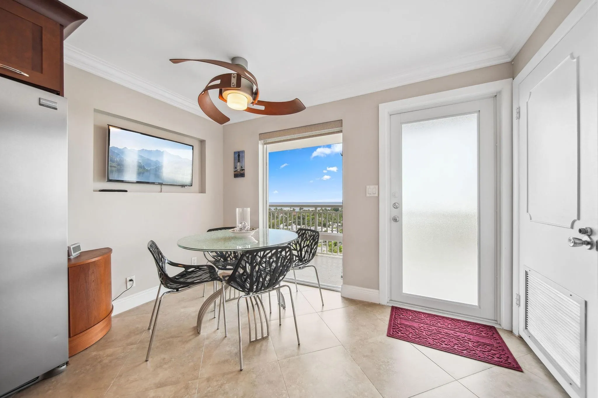 2611 N Riverside Dr, #1106