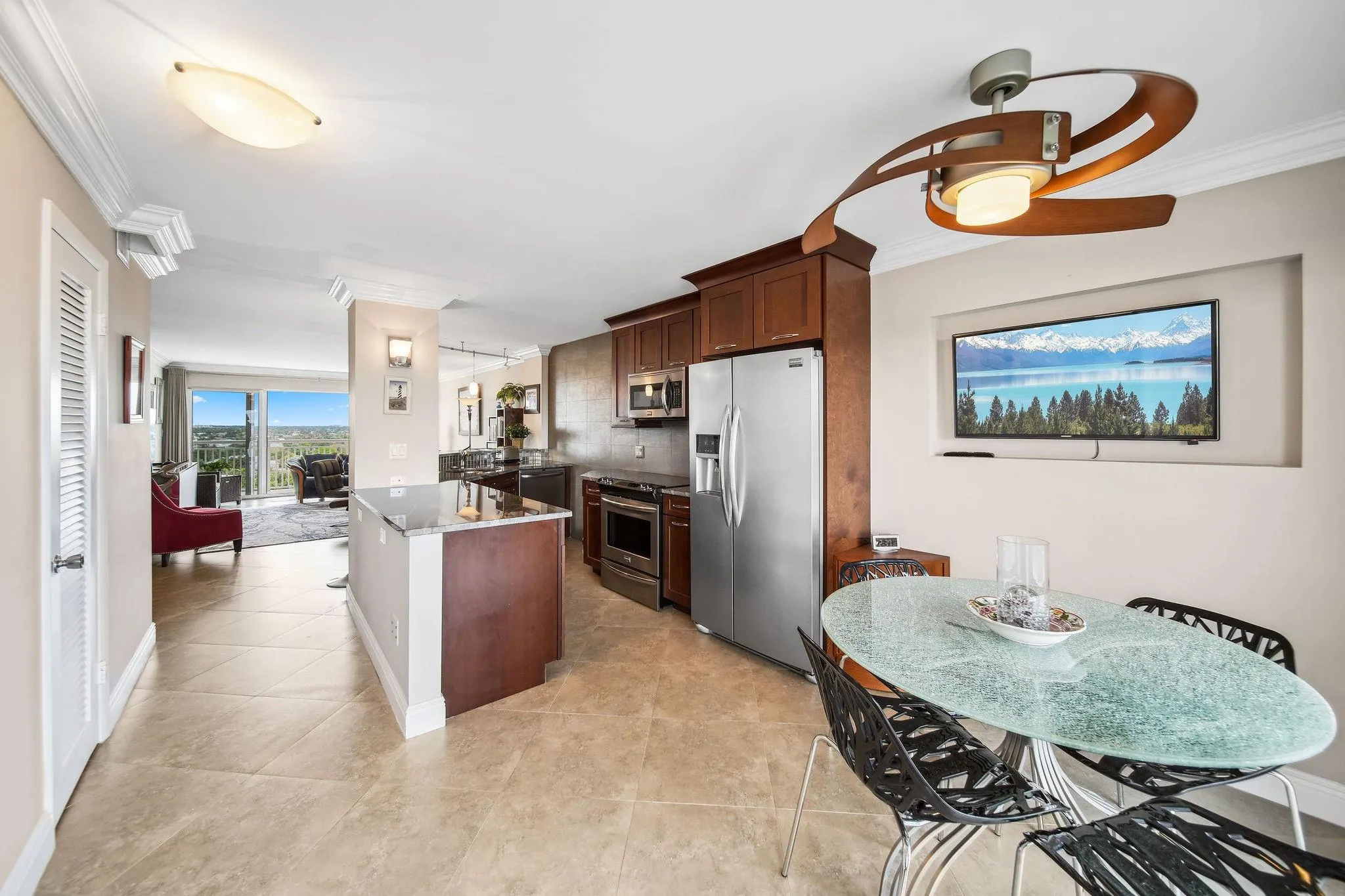 2611 N Riverside Dr, #1106
