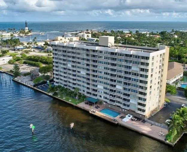2611 N Riverside Dr, #1106