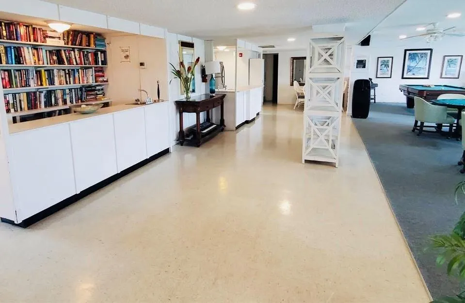 2611 N Riverside Dr, #1106