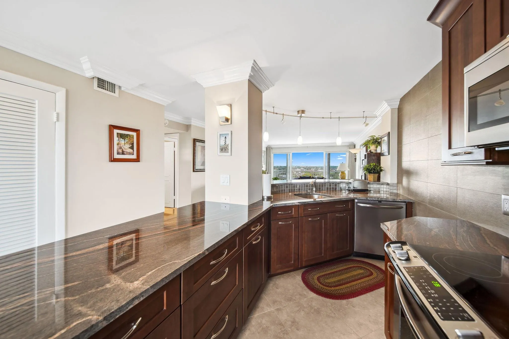 2611 N Riverside Dr, #1106