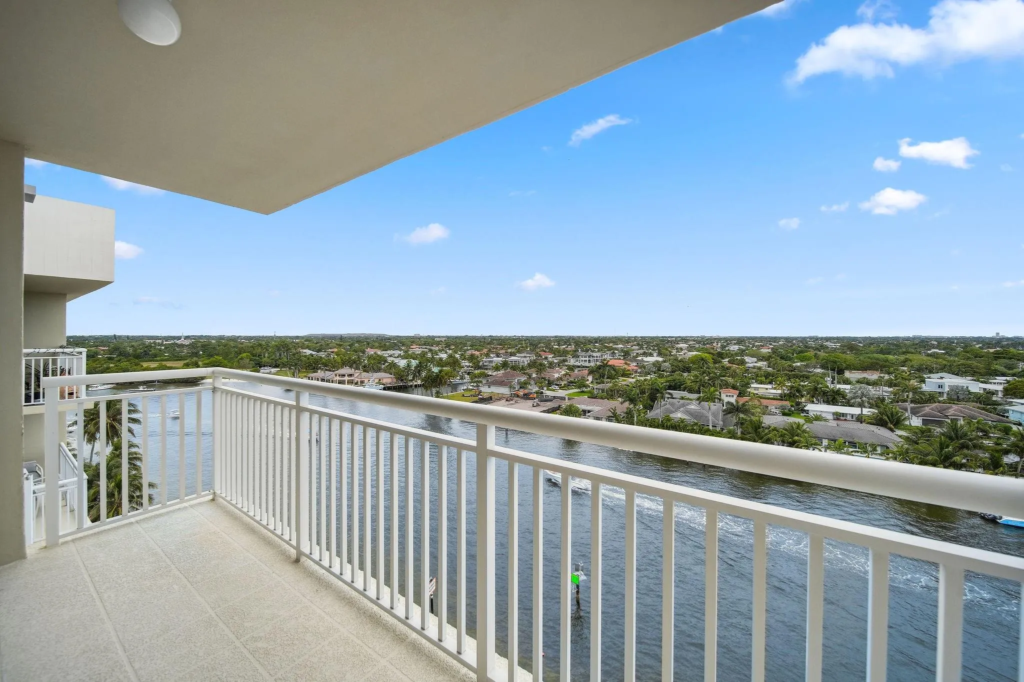 2611 N Riverside Dr, #1106