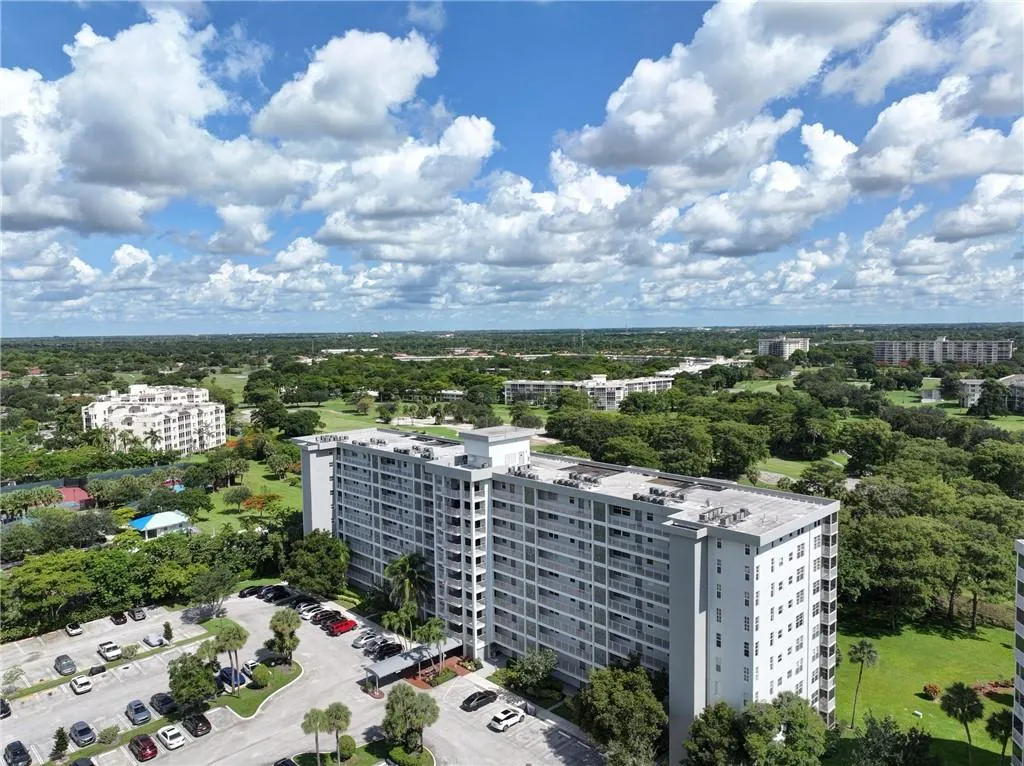 4015 W Palm Aire Dr, #406