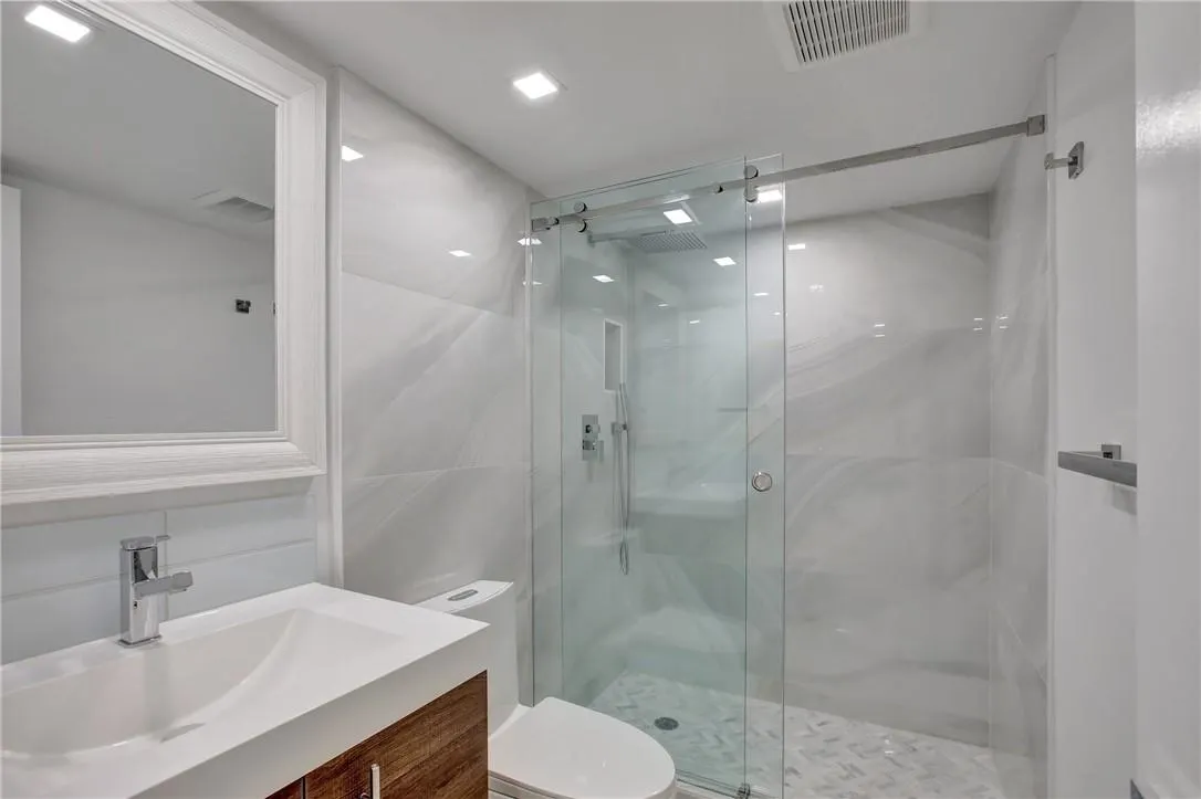 4015 W Palm Aire Dr, #406
