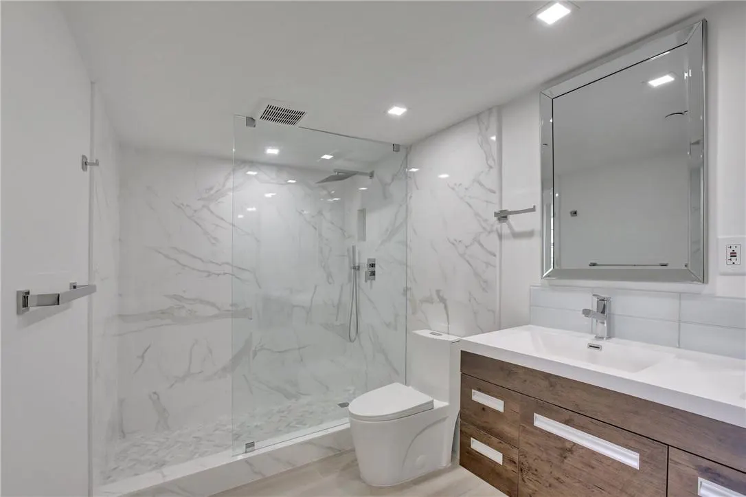 4015 W Palm Aire Dr, #406