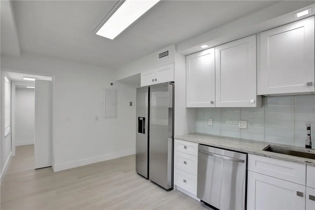 4015 W Palm Aire Dr, #406