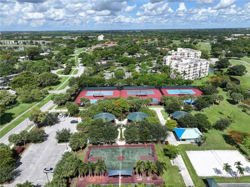 4015 W Palm Aire Dr, #406