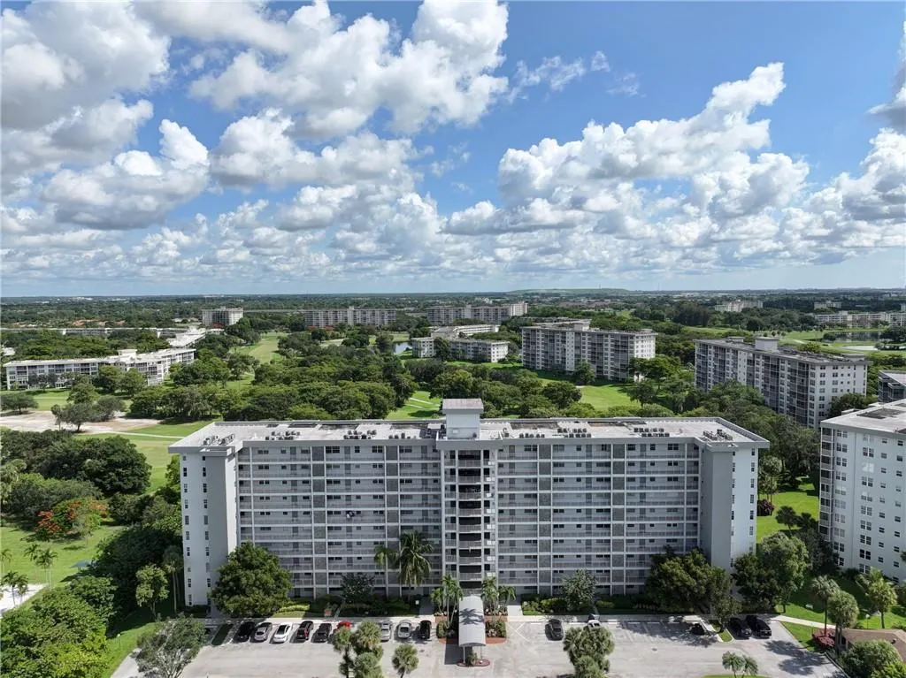 4015 W Palm Aire Dr, #406