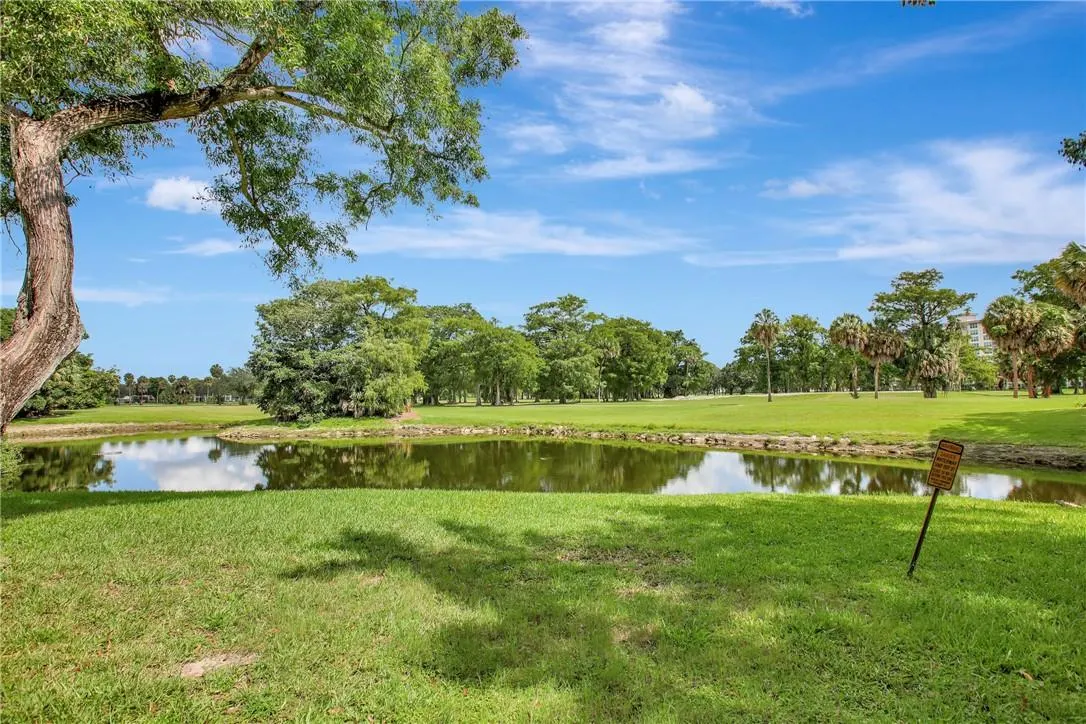 4015 W Palm Aire Dr, #406