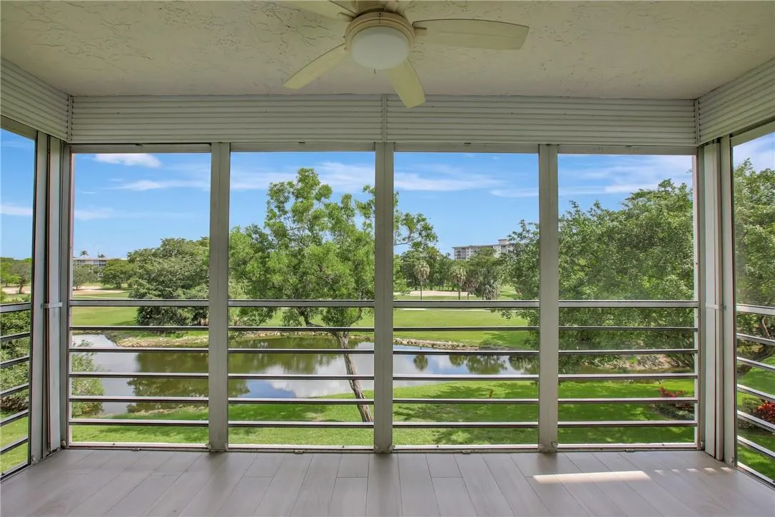 4015 W Palm Aire Dr, #406