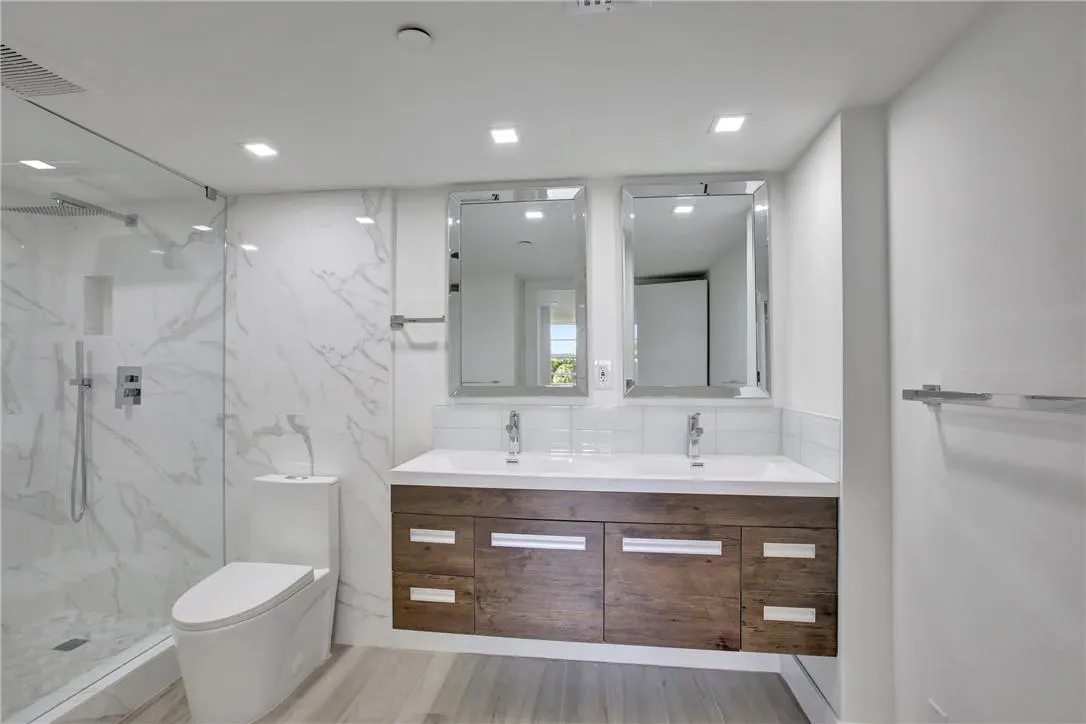 4015 W Palm Aire Dr, #406