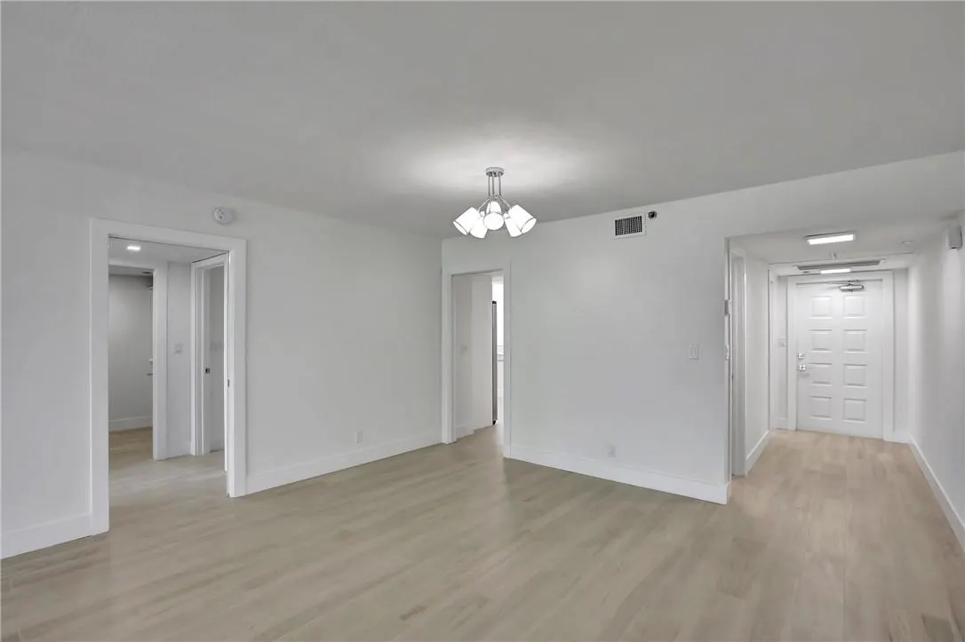 4015 W Palm Aire Dr, #406