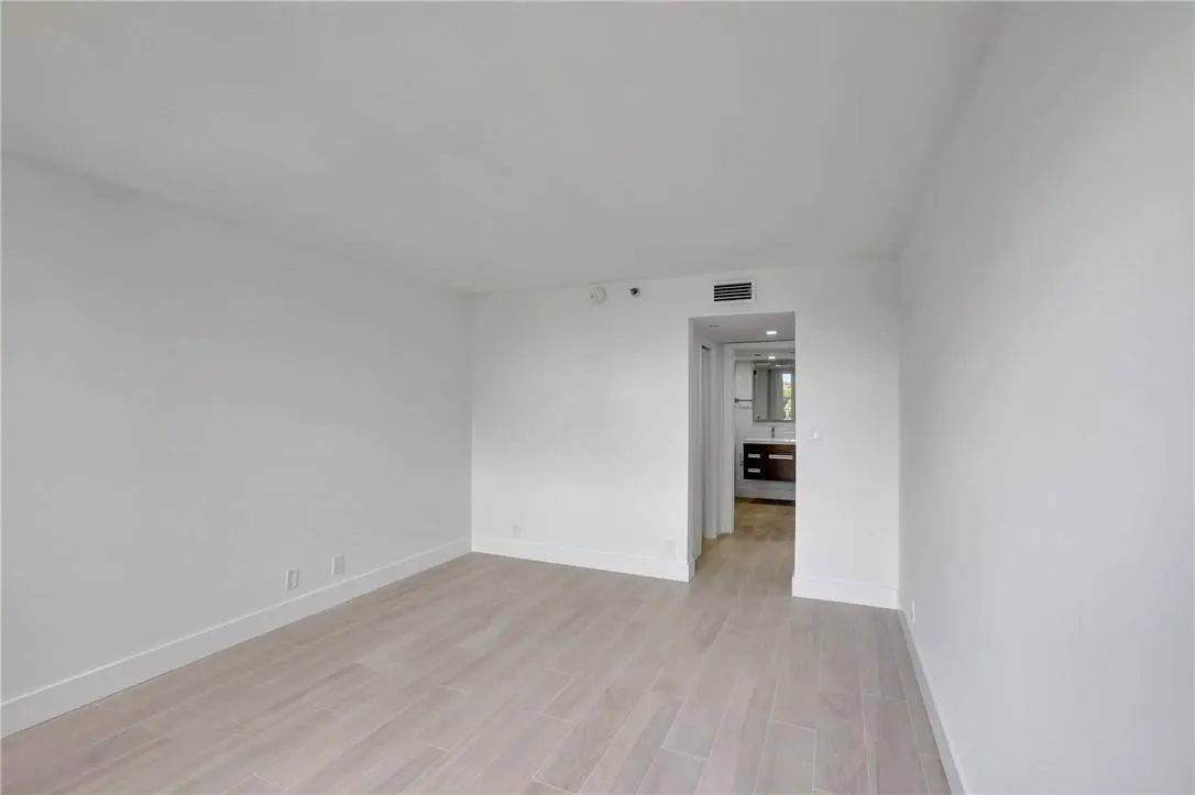 4015 W Palm Aire Dr, #406