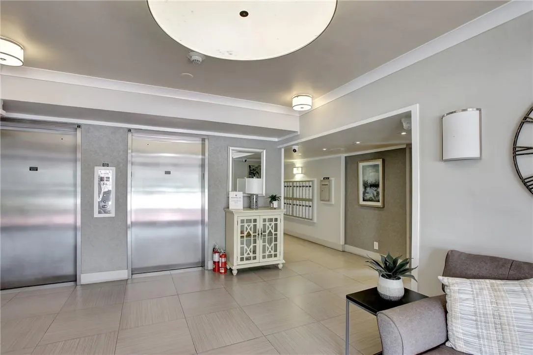 4015 W Palm Aire Dr, #406