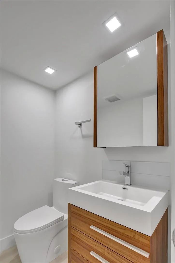 4015 W Palm Aire Dr, #406