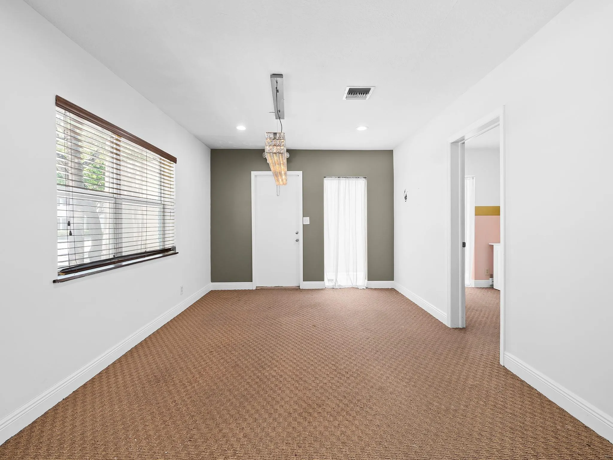 642 NE 3rd Ave
