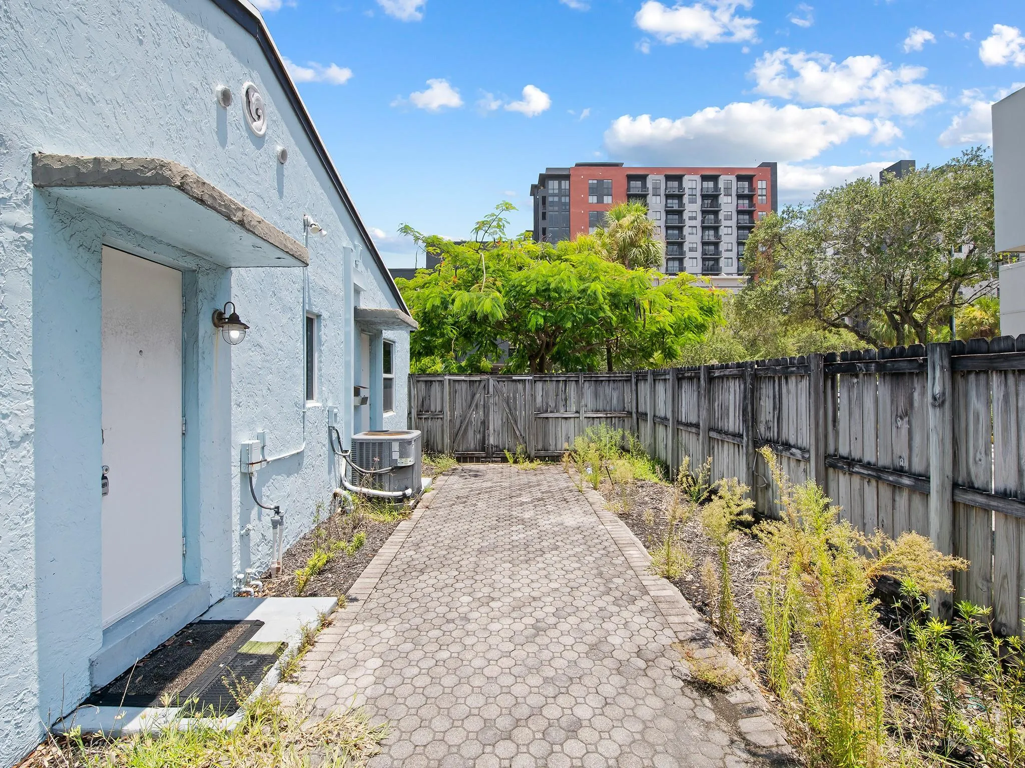 642 NE 3rd Ave