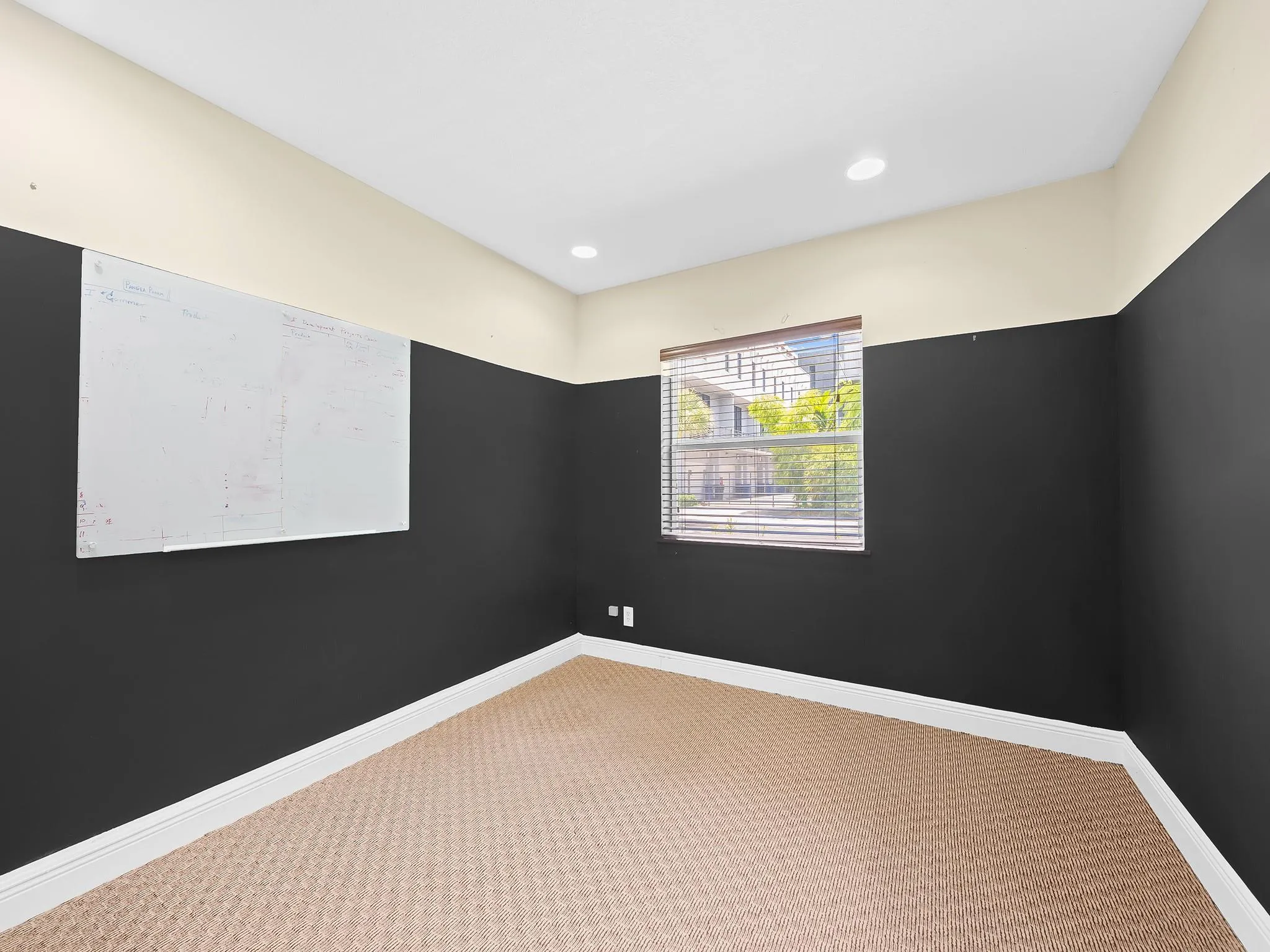 642 NE 3rd Ave