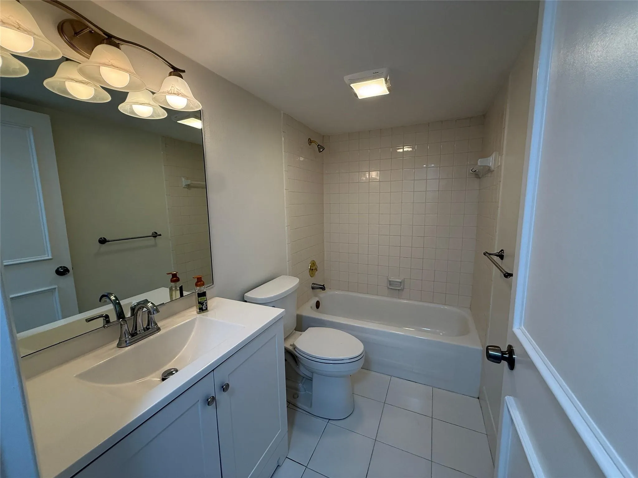 689 NE 6 Th Court, #109