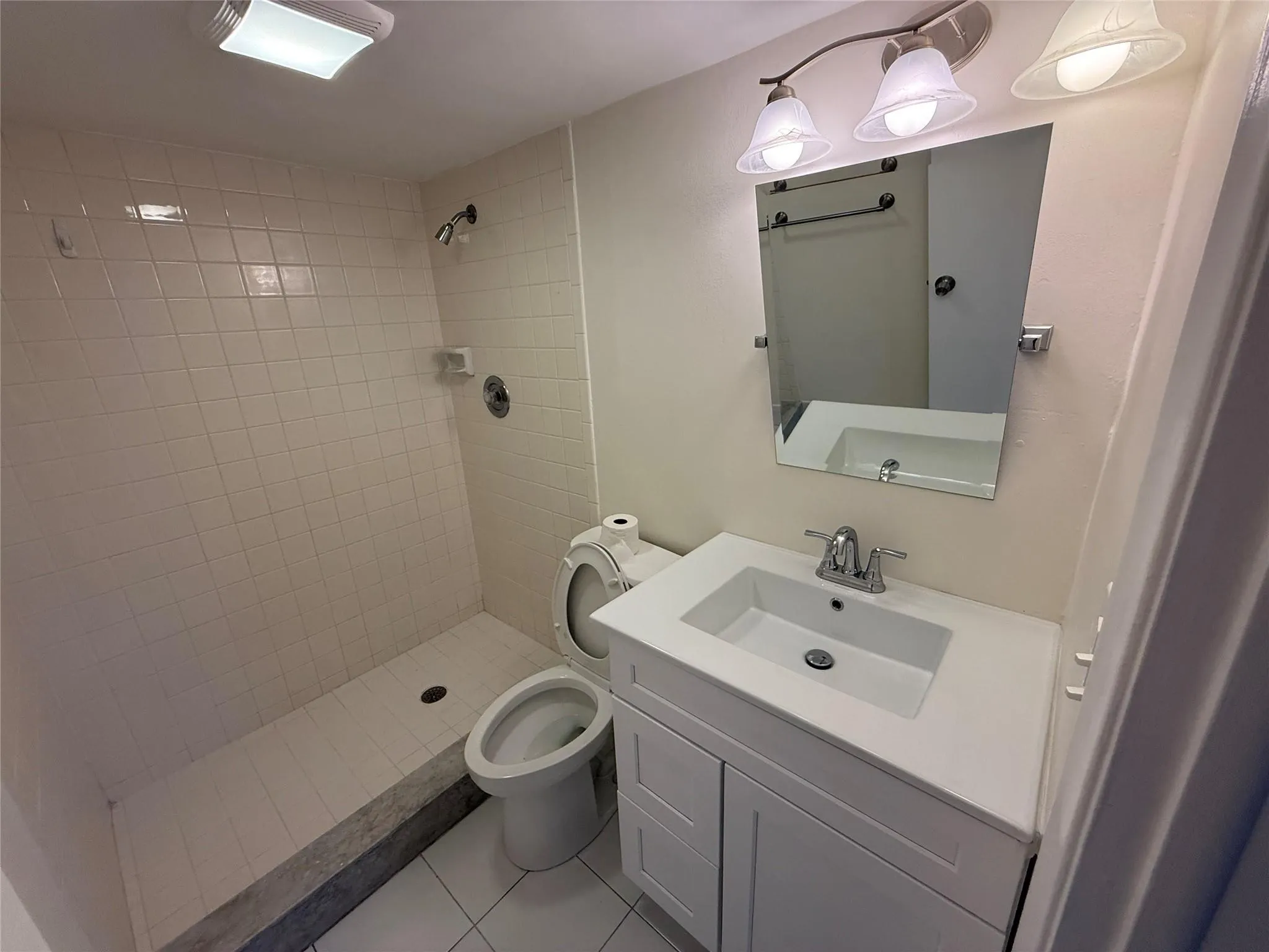 689 NE 6 Th Court, #109