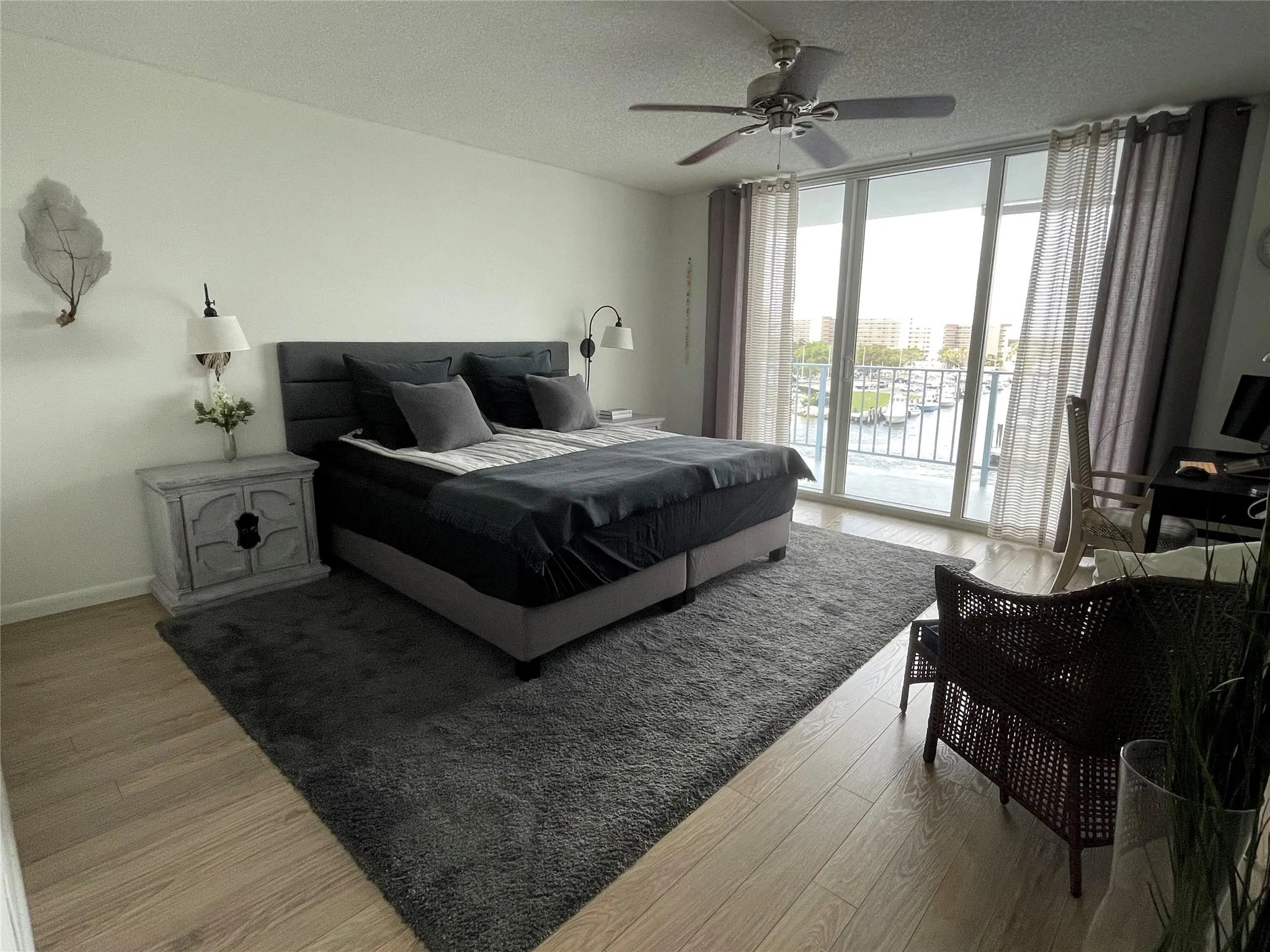 1609 N Riverside Dr, #601