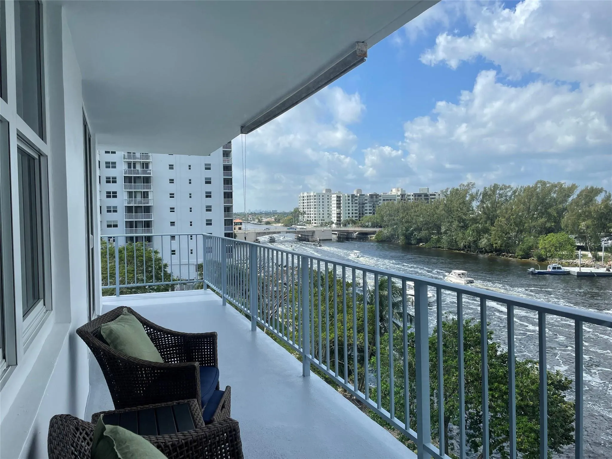 1609 N Riverside Dr, #601