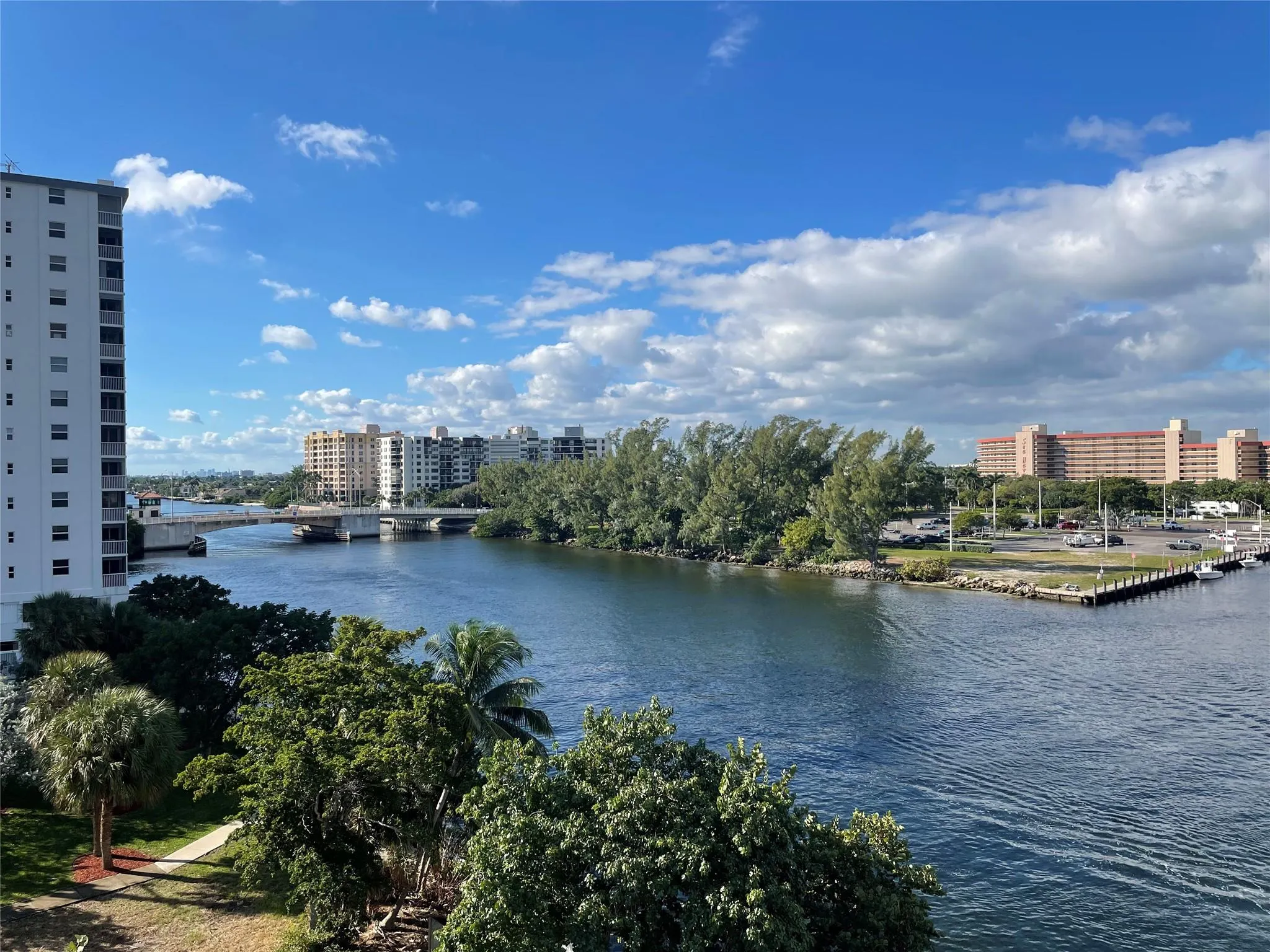 1609 N Riverside Dr, #601