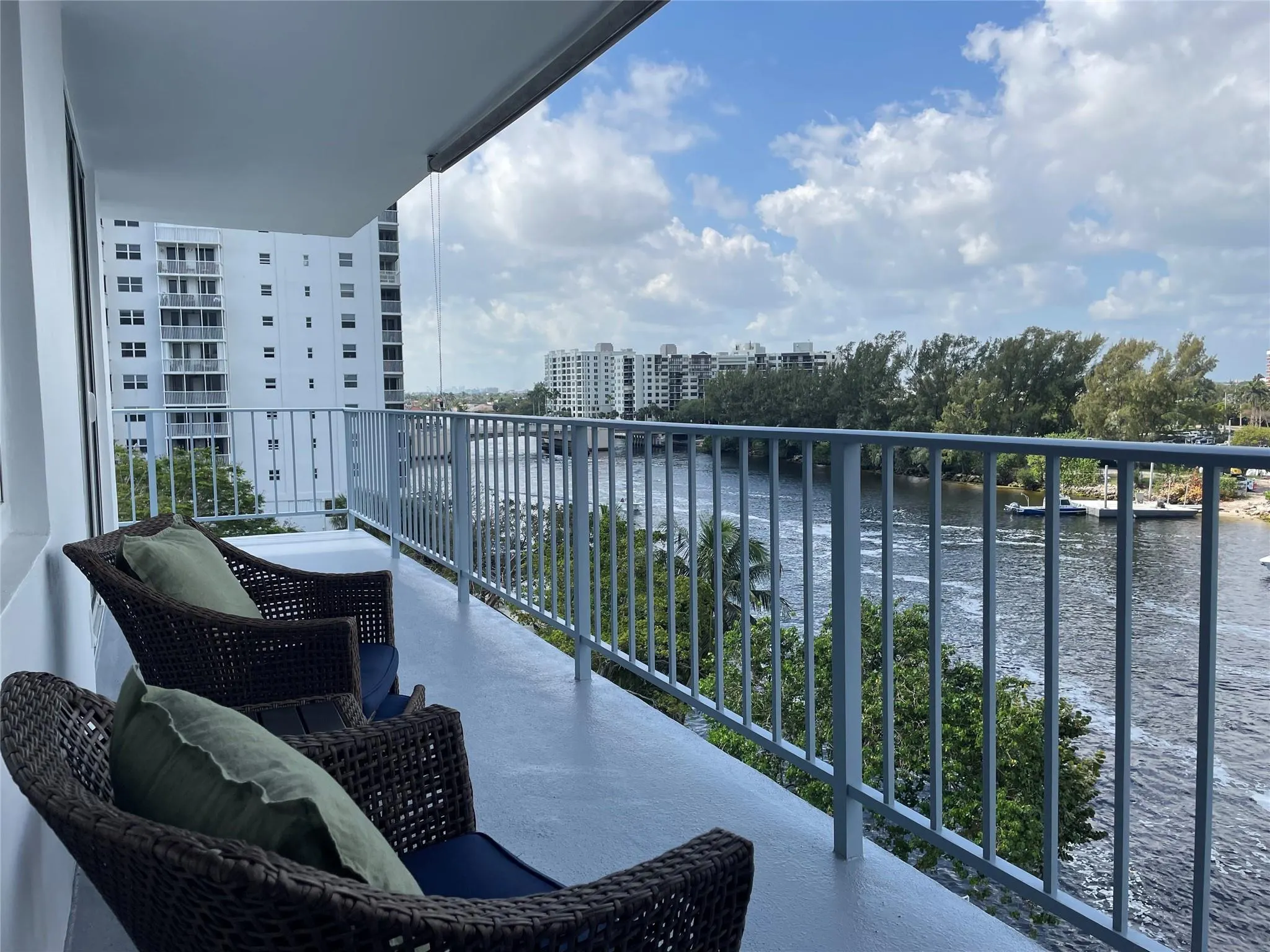 1609 N Riverside Dr, #601