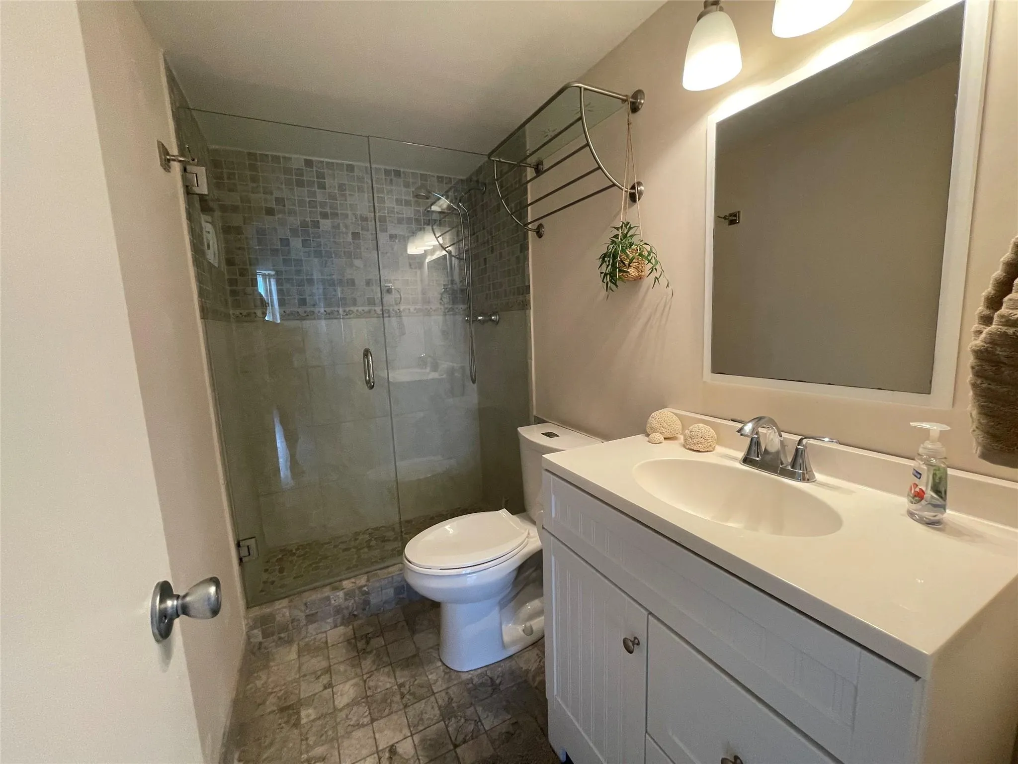 1609 N Riverside Dr, #601