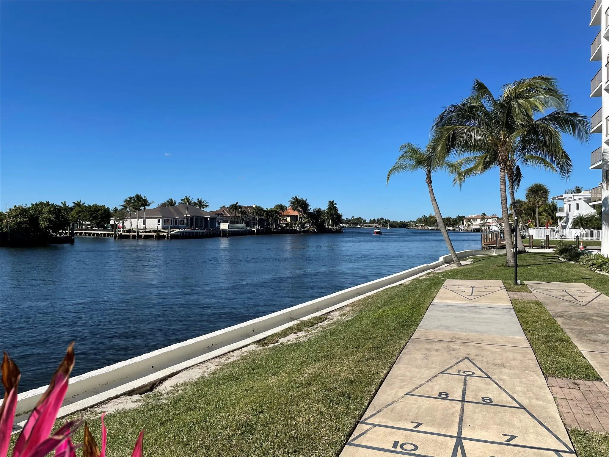 1609 N Riverside Dr, #601