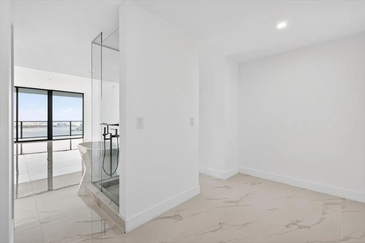 700 NE 24th Street, #5202