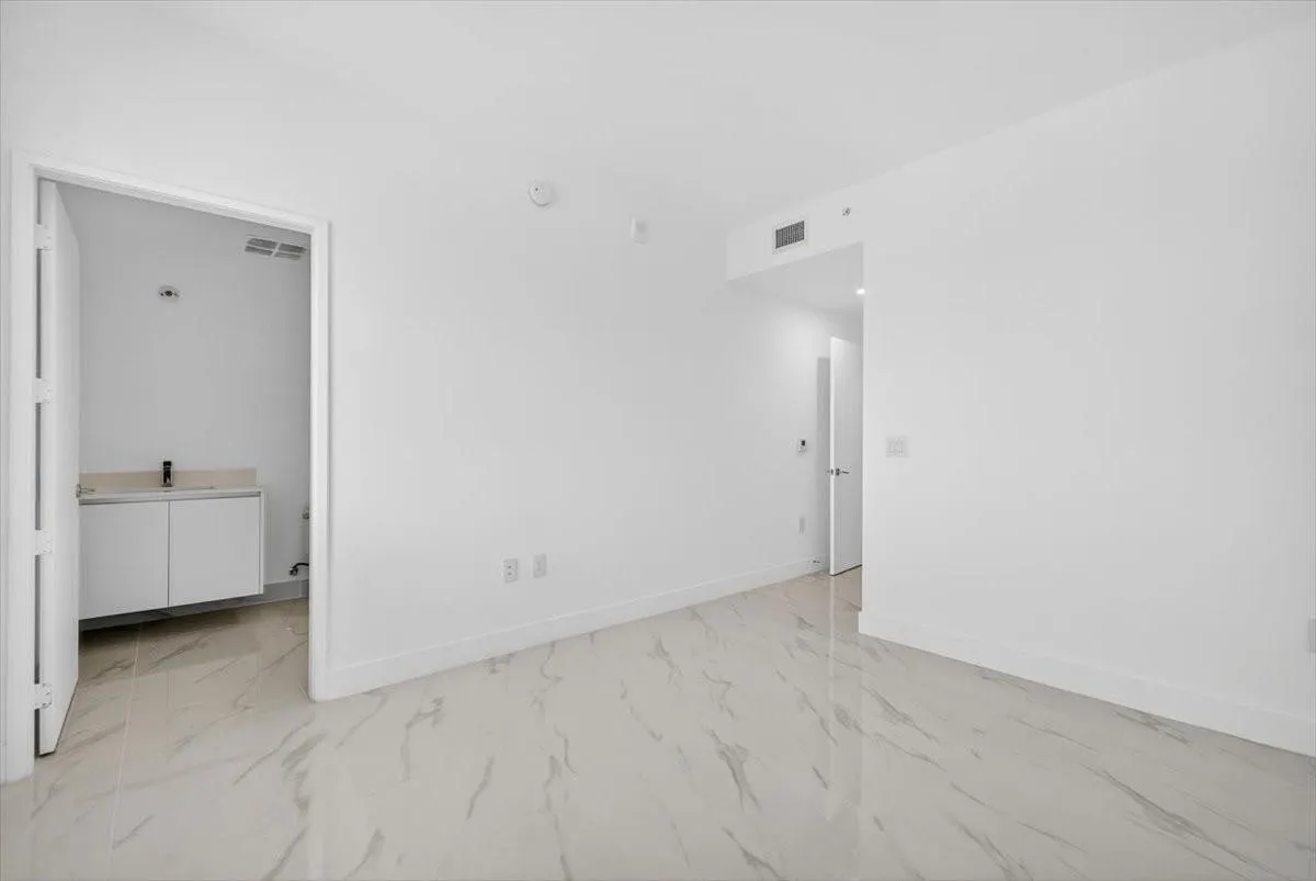 700 NE 24th Street, #5202