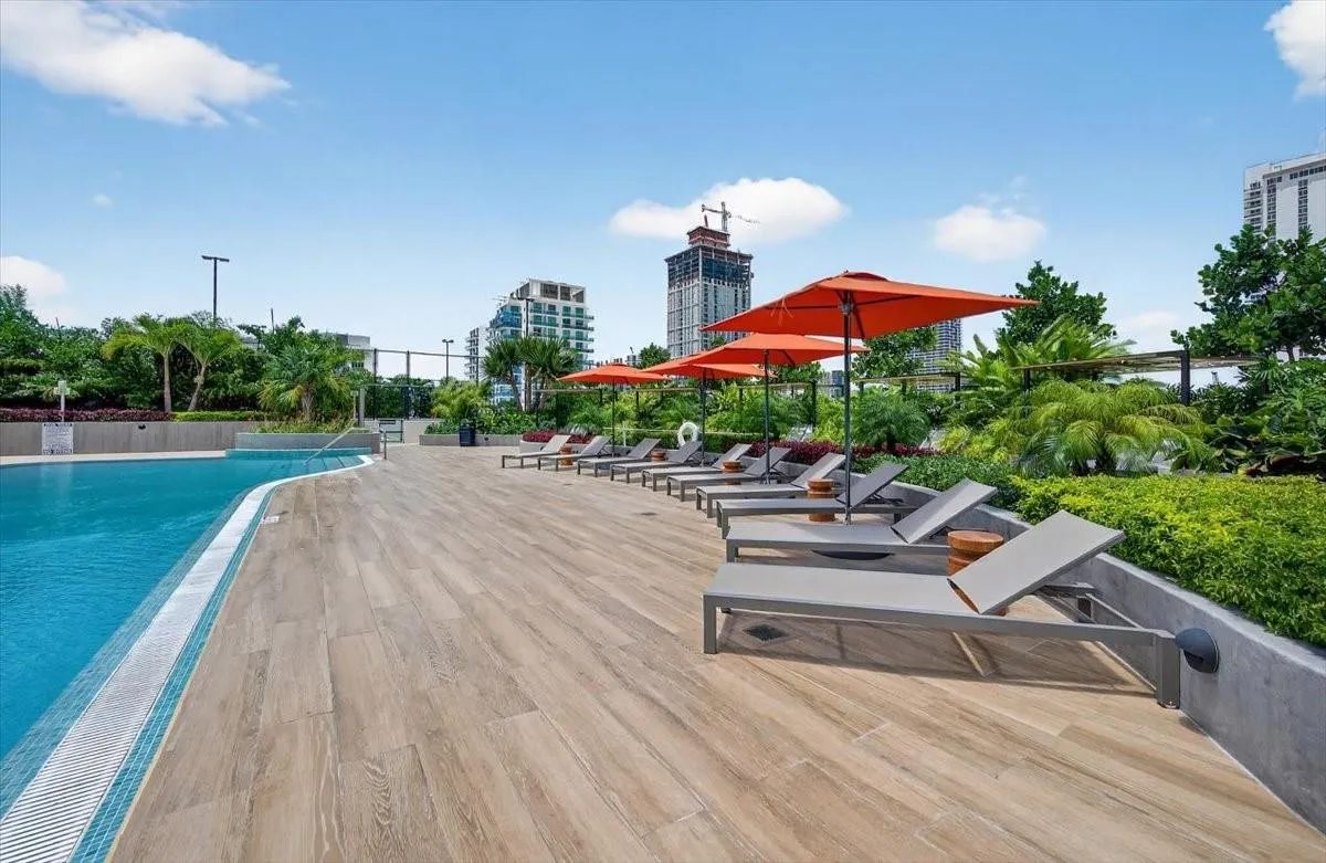 700 NE 24th Street, #5202