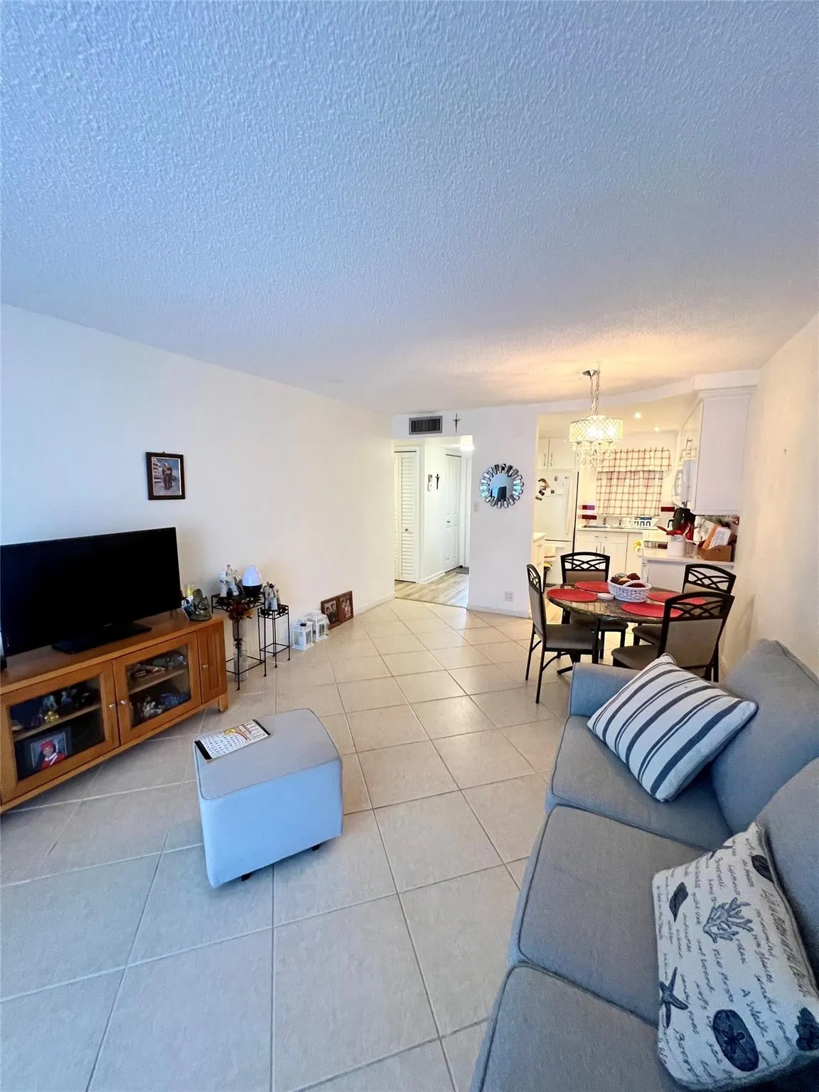 9660 Sunrise Lakes Blvd, #208