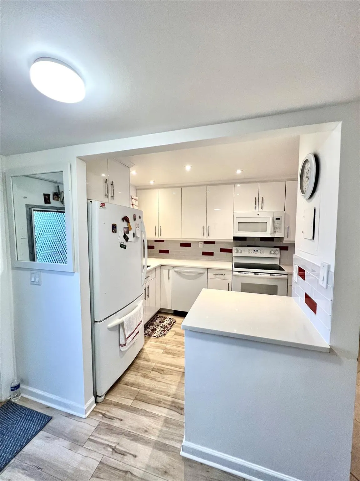9660 Sunrise Lakes Blvd, #208
